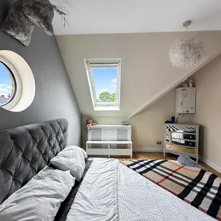 Holiday home Charming Hideaway | Parking | Near Hospital Harrogate