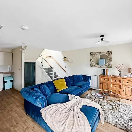 Charming Hideaway | Parking | Near Hospital *