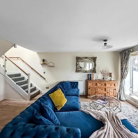 Holiday home Charming Hideaway | Parking | Near Hospital Harrogate