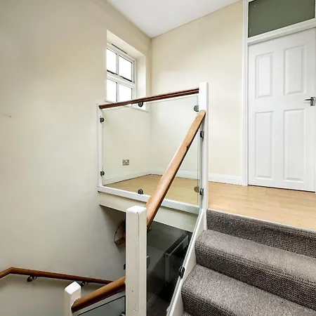 Charming Hideaway | Parking | Near Hospital Holiday home Harrogate