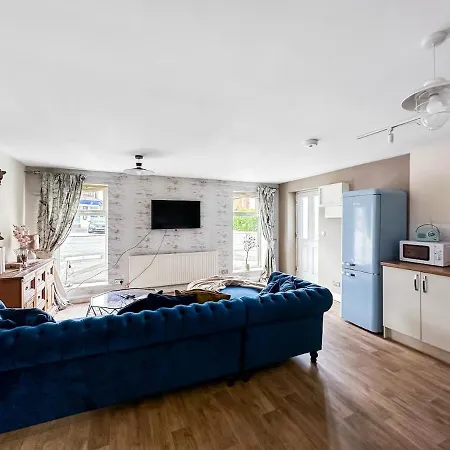 Holiday home Charming Hideaway | Parking | Near Hospital
