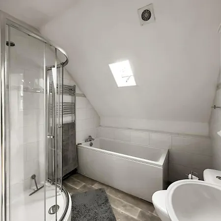 Charming Hideaway | Parking | Near Hospital Harrogate