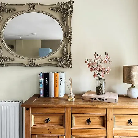 Charming Hideaway | Parking | Near Hospital Holiday home Harrogate