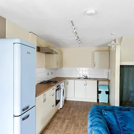 Charming Hideaway | Parking | Near Hospital Holiday home