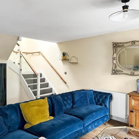 Charming Hideaway | Parking | Near Hospital Harrogate