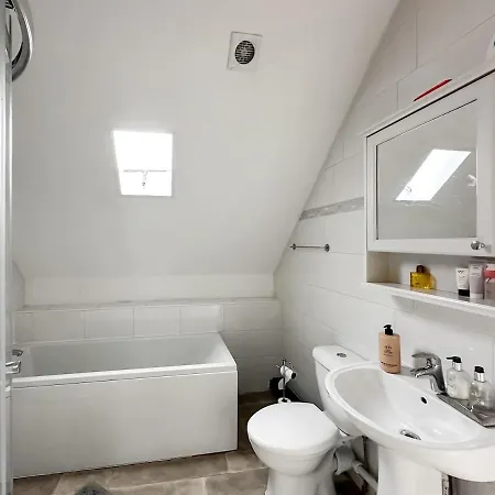 Charming Hideaway | Parking | Near Hospital Harrogate